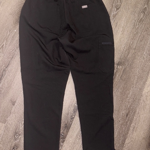 FIGs - Picture 3 of 4